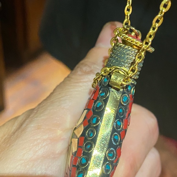 Vintage perfume bottle necklace Bronze inlay stone - Picture 5 of 6